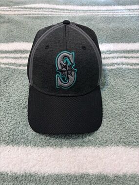 Mariners Cap Brushed Black and Gray Fitted Cap (Large - XLarge)